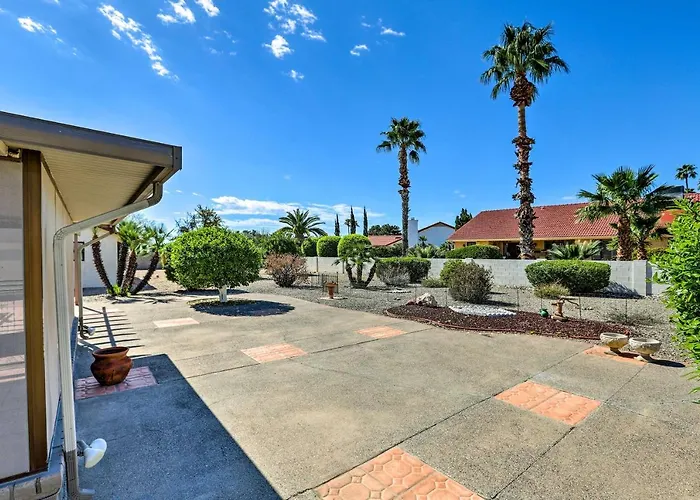 < 1 Mi To Golf: Home W/ Screened Porch In Sun City