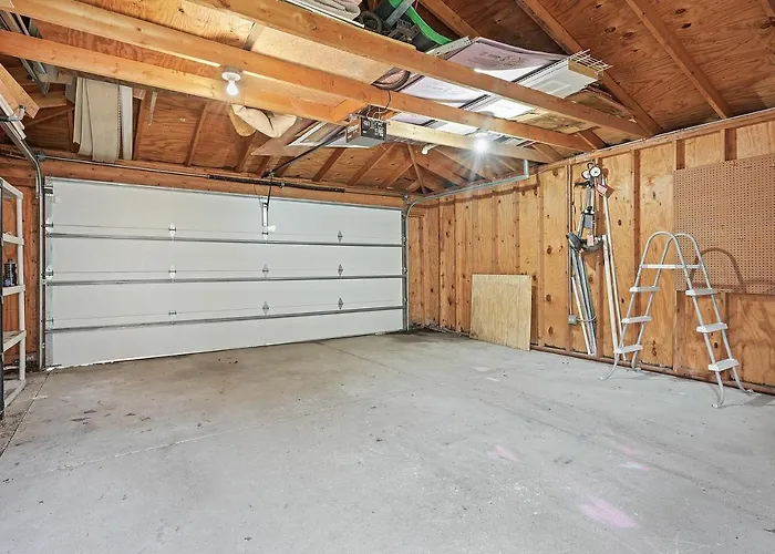 Spacious Row Home Next Transit Near Downtown W Parking