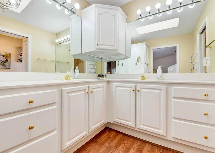 Hot Tub, Decks & More! Serene Maggie Valley Home
