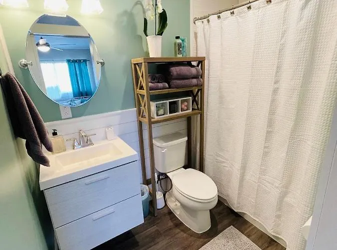Coastal Chic Suite With Kitchenette And Private Entrance