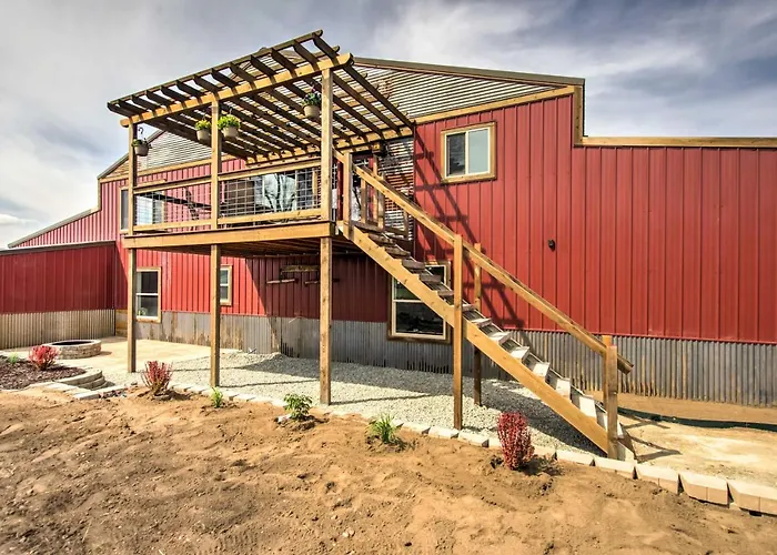 Lovely Livingston Loft W/ Mountain & River Views!
