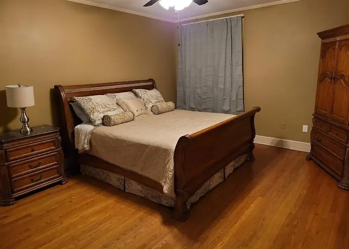 4. Spacious Historic Home In Lake Guntersville