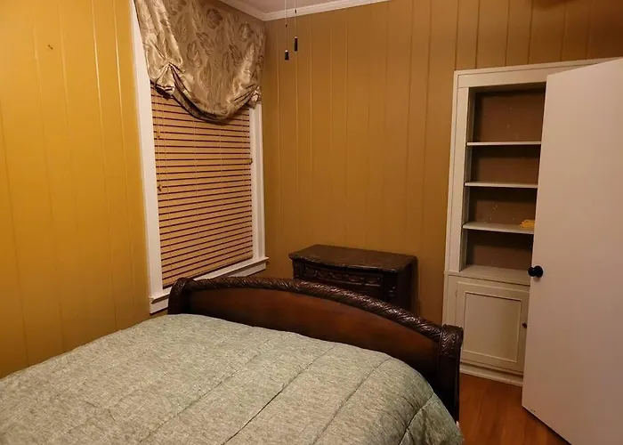 4. Spacious Historic Home In Lake Guntersville