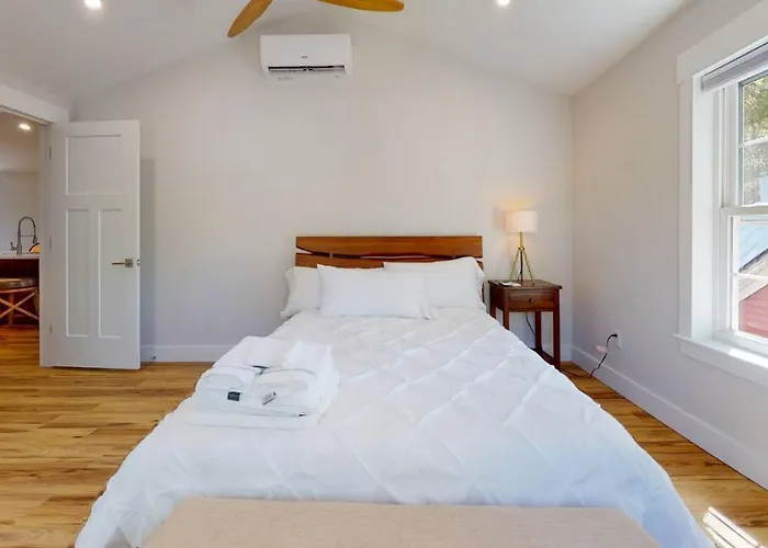 Bright Modern 2Br 2Ba With Balcony - King Bed-Fast Wi-Fi 75 Inch Oled Tv