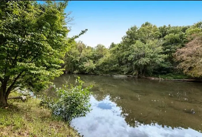 Bandit'S Riverfront Retreat - Mountain View- Condo-Fishing-Balcony-Fireplace-Great Location!
