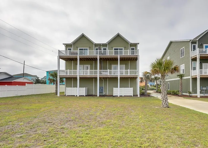 Emerald Isle Getaway W/ Decks & Beach Views!
