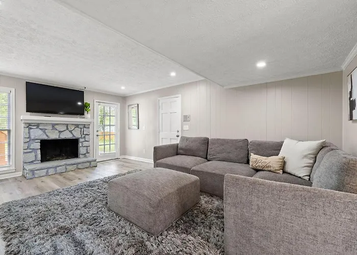 Beautiful Newly-Renovated Home In Indian Hills