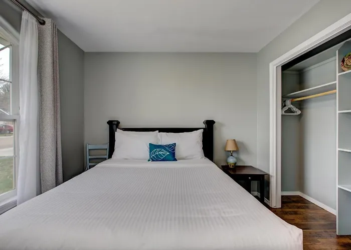 Hello Dolly: Cozy 3-Bed Retreat with Fireplace near Trails and River