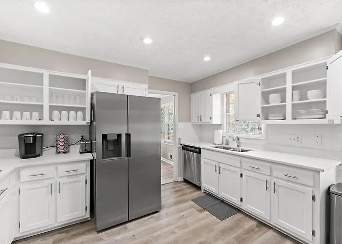 Beautiful Newly-Renovated Home In Indian Hills