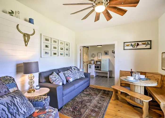 Walk To Dtwn Shops & Eats: Sturgeon Bay Retreat