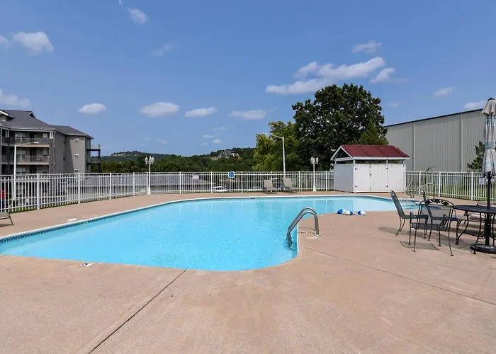 3Br Lake View Condo - Stairs Required - Close To Marina - Pool -Free Tickets Included - 700Ep