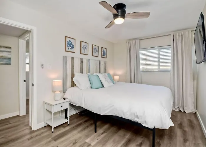 Coastal 2Br Escape - Steps To The Sand & Surf