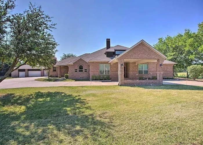 Heated Pool, Pool Table, Hot Tub, Home Theatre, Guest House, Basketball Court, Sleeps-20