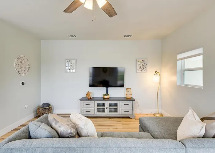 Steps To Tcu Campus: Modern Fort Worth Apt