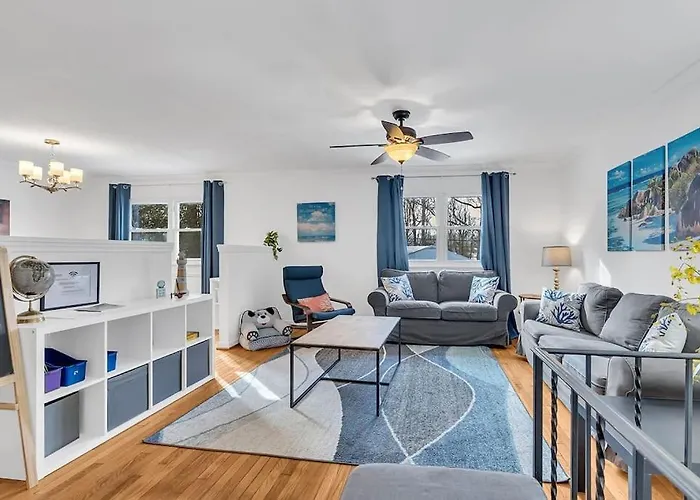 Private Single Family Home Close To Both Water And Downtown!