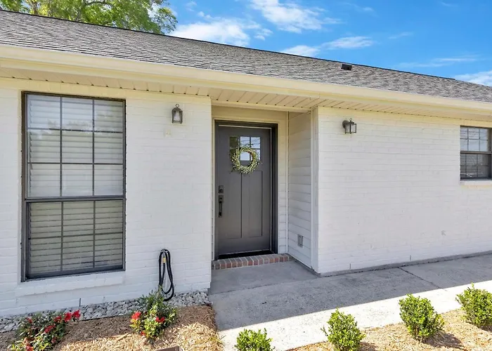 Updated & Centrally Located 3 Bed