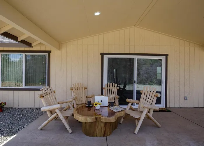 Bear Paw Cabin Near Yosemite