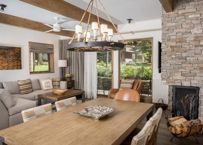 Aspen Alpine Retreat: Downtown Luxury with Pool and Spa