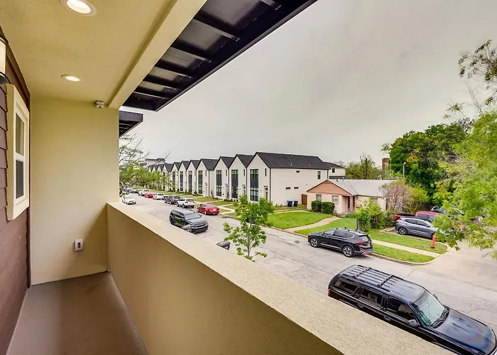 Steps To Tcu Campus: Modern Fort Worth Apt