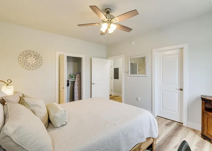 Steps To Tcu Campus: Modern Fort Worth Apt
