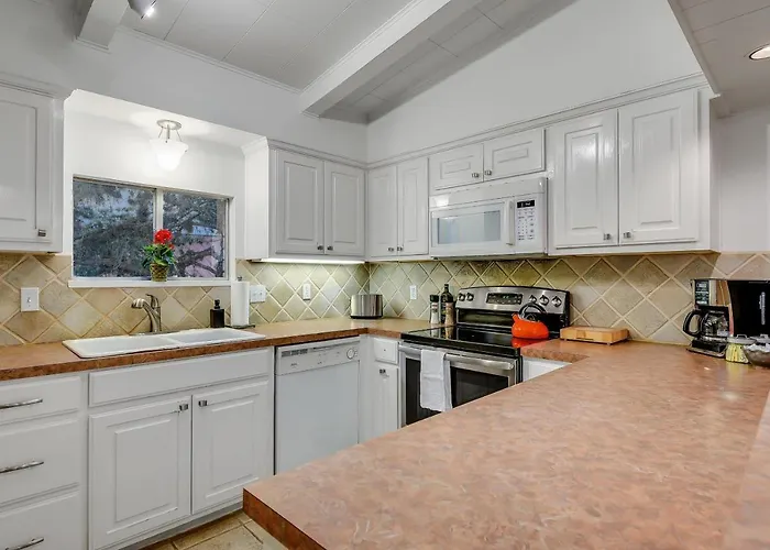 The Shorewood Lakeside Oasis, Pet-Friendly Getaway