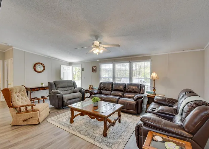 Walk To Lake Chatuge! Hayesville Cabin W/ Fire Pit