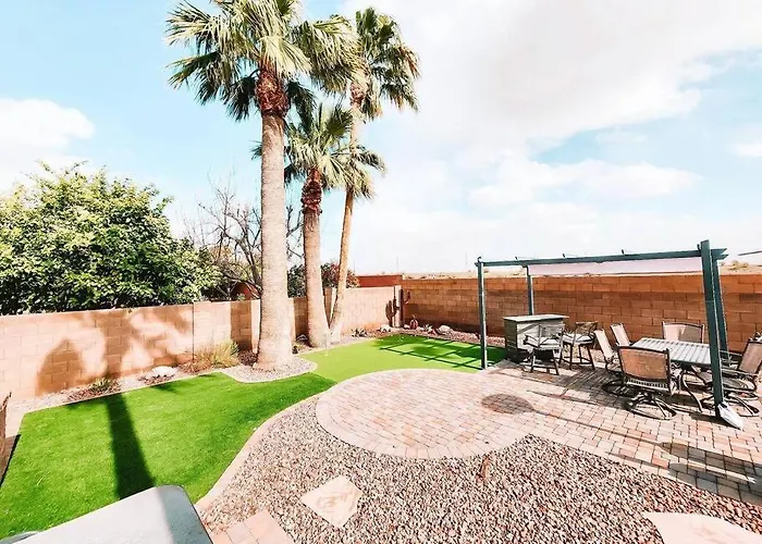 Luxury Pool Home! Amazing Back Yard Oasis