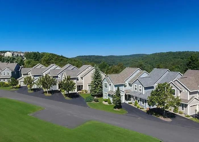 Seven Springs Woodridge 4 Bedroom Premium Condo, Sleeps 10, Deck With Mountain Views Condo