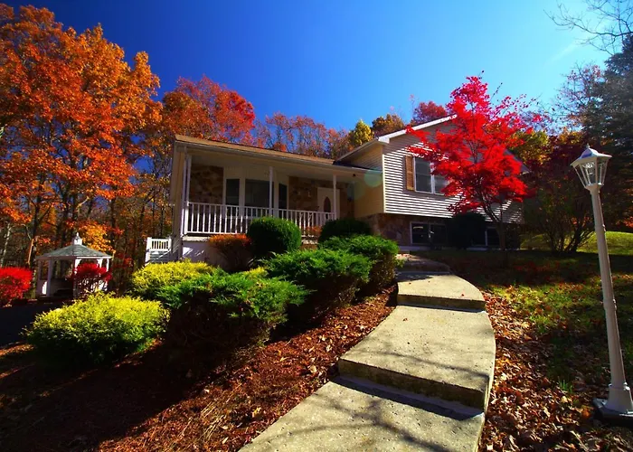 Stunning Poconos Villa- Hot Tub, Pool, Game Room, Bbq & More