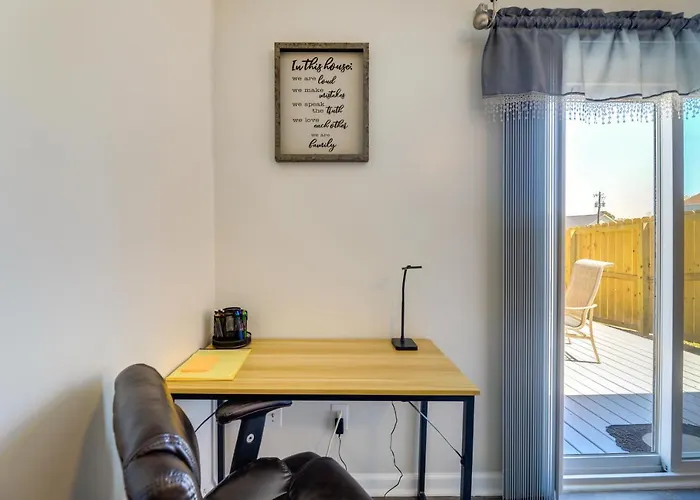 Updated Hubert Vacation Rental 5 Mi To Beaches!