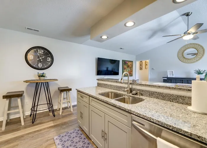 Updated Hubert Vacation Rental 5 Mi To Beaches!