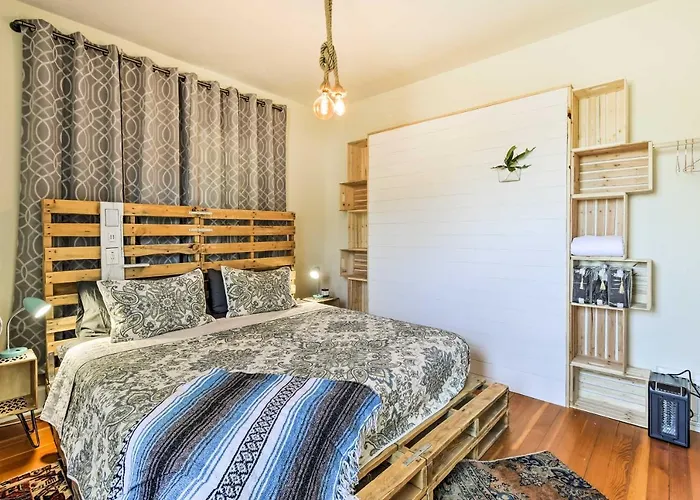 Walk To Dtwn Shops & Eats: Sturgeon Bay Retreat