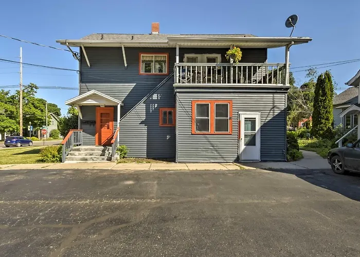 Walk To Dtwn Shops & Eats: Sturgeon Bay Retreat