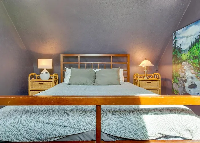 2 Mi To Washington Park: Convenient Denver Home!