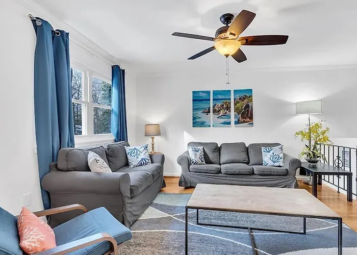 Private Single Family Home Close To Both Water And Downtown!