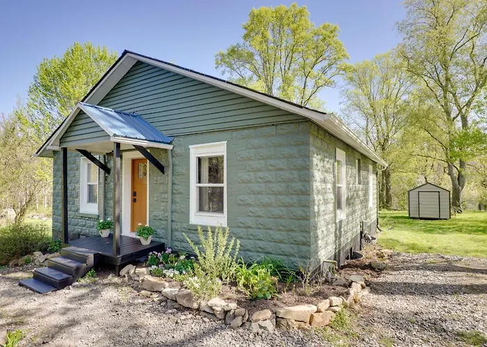 Mid-Century Modern Fayetteville Home Close To Town