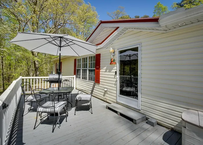 Walk To Lake Chatuge! Hayesville Cabin W/ Fire Pit