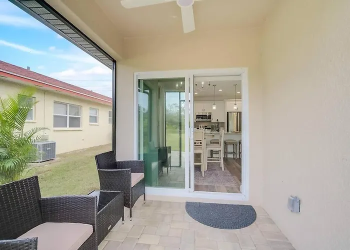 Coastal Haven: Family Home near Florida's Southwest Beaches