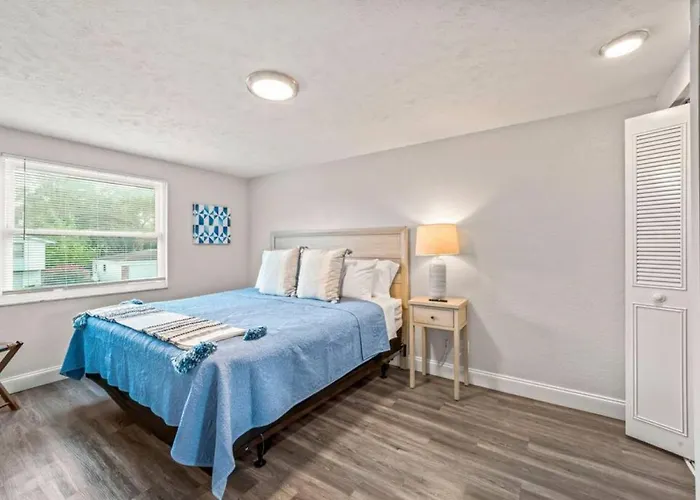 Oversized 4Bed + Converted Bedroom, Heated Pool + Hot Tub