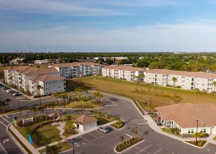 Luxury 3 Bedroom/2 Bathroom Condo In Melbourne Fl With Pool, Gym And Laundry