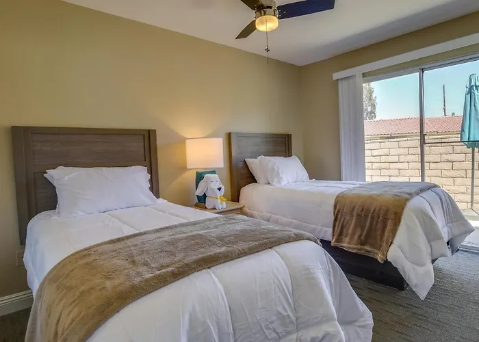 Summer Desert Oasis! Pool, Patio & Fast Wifi