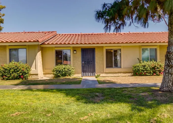 Summer Desert Oasis! Pool, Patio & Fast Wifi
