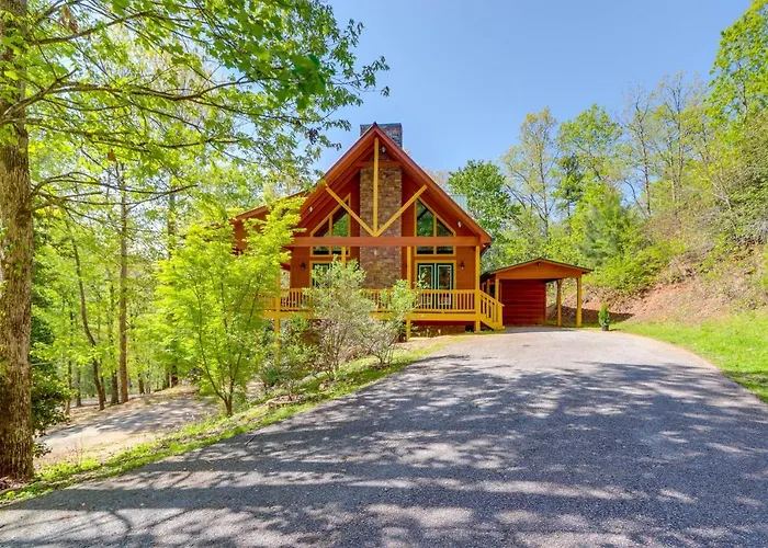 Great For Families! Lavish Hiawassee Cabin