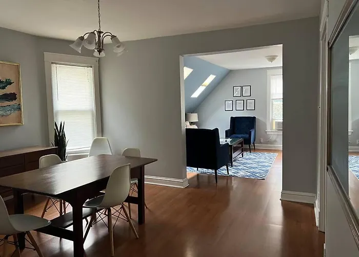 Bright, Big Family Escape, W/Parking, Dogs Welcome