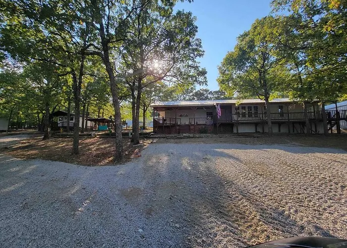 Gigi'S Spacious Lakefront With Boat Ramp Access!! Newly Remodeled, Sleeps 8!
