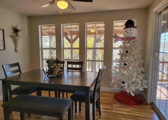 Gigi'S Spacious Lakefront With Boat Ramp Access!! Newly Remodeled, Sleeps 8!