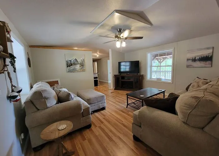 Gigi'S Spacious Lakefront With Boat Ramp Access!! Newly Remodeled, Sleeps 8!