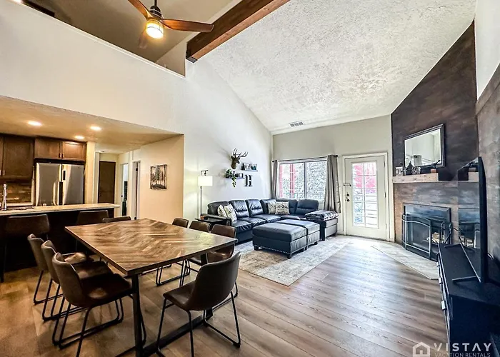 Luxury Ski Condo With Hot Tub