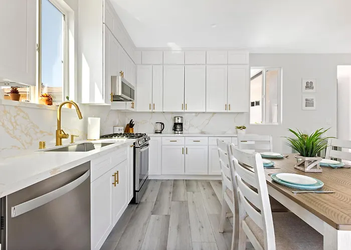 Adorable 3 Bedroom With Jacuzzi & More