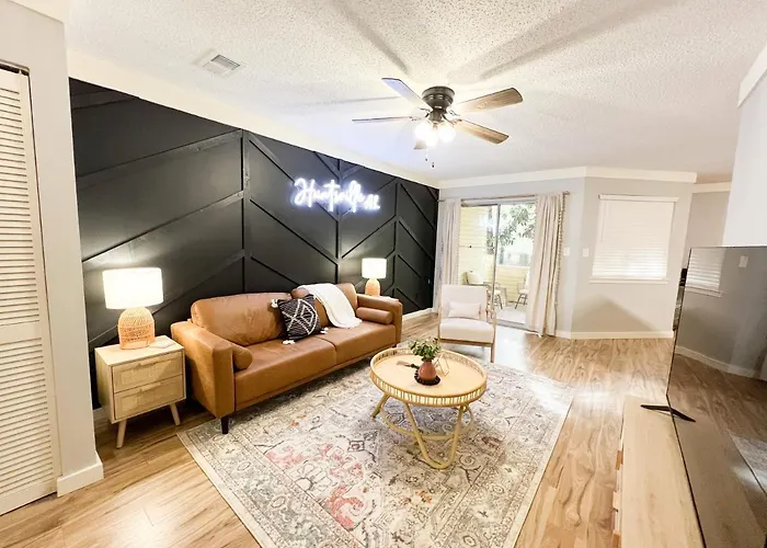 The Cozy Bohemian In Mid-City!
